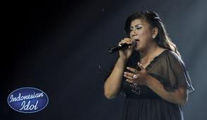  INDONESIAN IDOL 2012: REGINA Disambut Standing Applaus dari Anang, Dhani dan Agnes