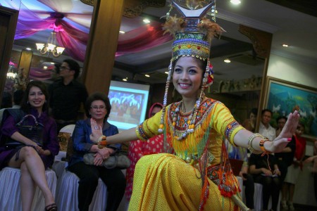  MALAYSIA KLAIM TARI TOR TOR: Untung Tak Dibahas di Unesco