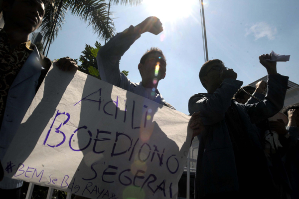  FOTO: Mahasiswa UPI Gelar Aksi Tolak Kedatangan Boediono