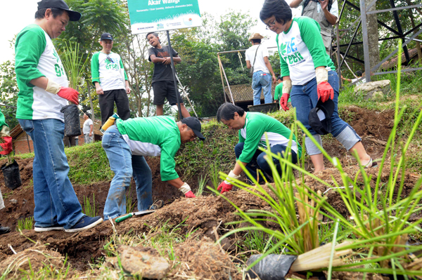  FOTO: Bank Ekonomi Dukung Instalasi Biofilter Untuk Persediaan Air Bersih Masyarakat Bandung