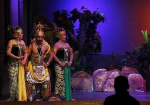  HARI BHAYANGKARA: Polda Jabar Gelar Wayang Orang