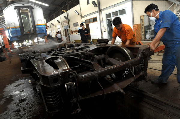  FOTO: Persiapan Lebaran Daop 2 Bandung Lakukan Penyehatan Kereta