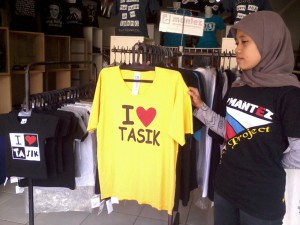  Tutug Oncom Pun Jadi Desain Kaos Tasik