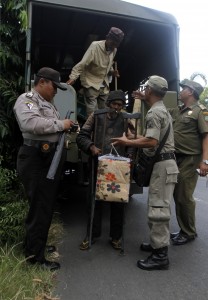  Satpol PP Bandung Tertibkan Anjal Jelang Kedatangan SBY
