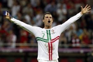  EURO 2012: Ronaldo Sial, Sudah Kalah, Ketinggalan Pesawat Pula