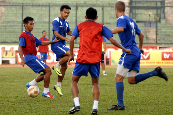  FOTO: Laga Persib-Persidafon Dipastikan Diundur