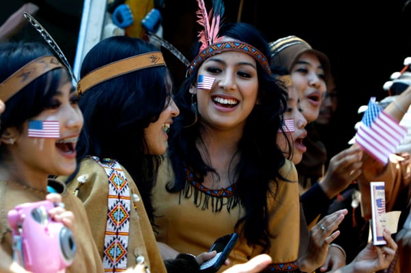  FOTO: Ketika Mahasiswa Unpad Bergaya Ala Indian