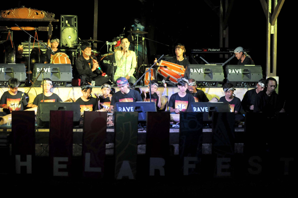  FOTO: Konser di Tengah Hutan Kota Dunia Baksil Meriahkan Helar Fest 2012