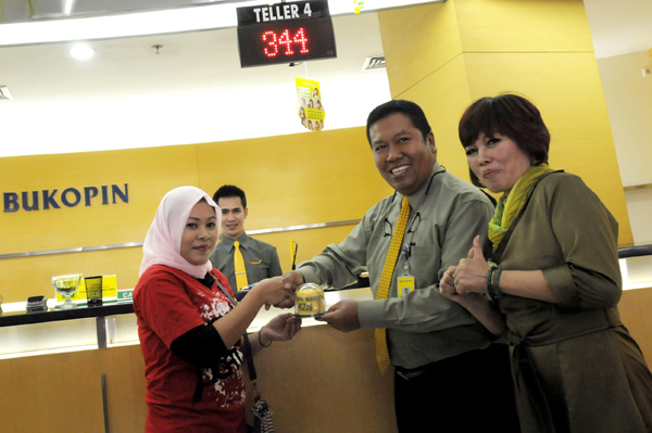  FOTO: Berbagi Keceriaan Bareng Nasabah di HUT Bank Bukopin ke-42