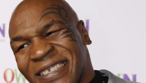  MIKE TYSON: Telinga Holyfield Kurang Begitu Enak