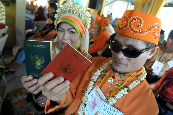  FOTO: 7 Pasangan Tunanetra Menikah di Pendopo Bandung