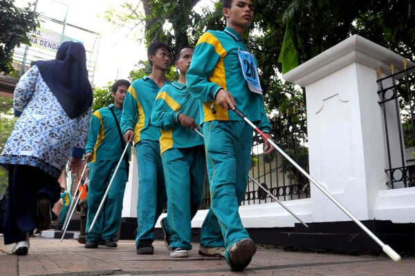  FOTO: Tunanetra Wiyata Guna Ikuti Lomba Reli Tongkat Sepanjang 5 Km 