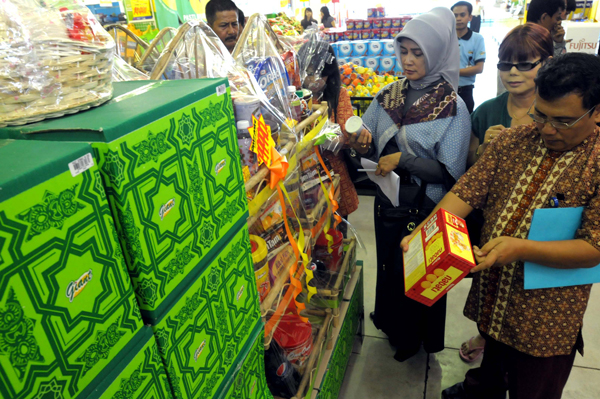  FOTO: Tim Gabungan Gelar Sidak di Pasar Tradisional, Modern dan SPBU