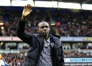  OLIMPIADE LONDON: Pemain Bolton Muamba Bawa Obor