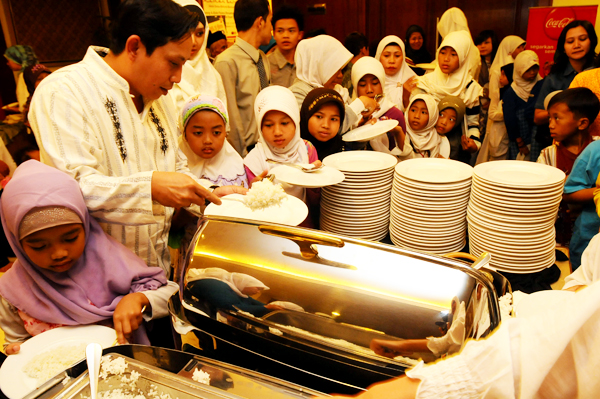  FOTO: Arion Swiss-Belhotel Bandung Berbagi Pada Anak Yatim