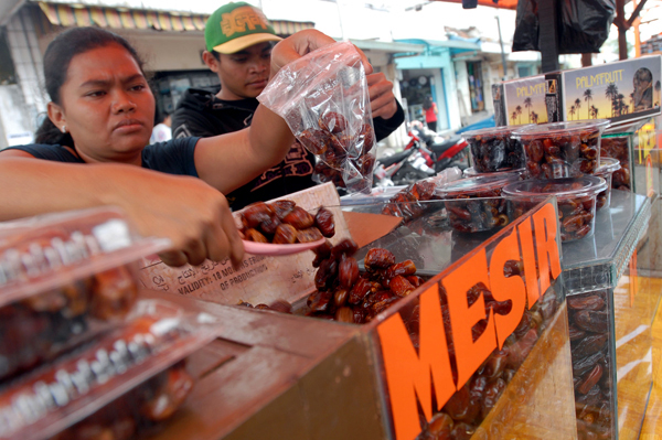  FOTO: Pedagang Kurma Menjamur di Tegalega