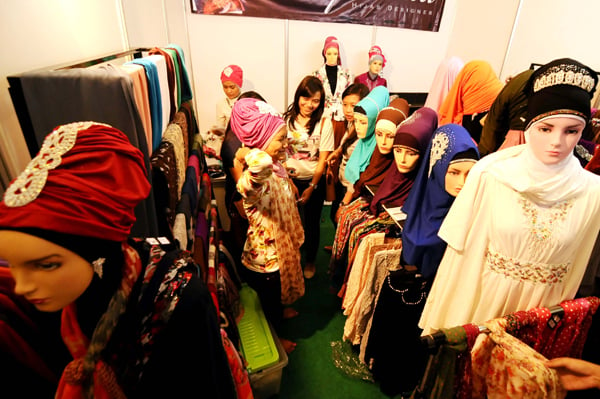  FOTO: Berburu Busana Muslim di Ramadhan Fashion Expo