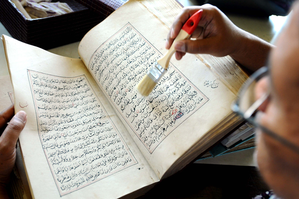  FOTO: Museum Sri Baduga Koleksi Al-Quran Kuno Tulisan Tangan Berusia 200 Tahun