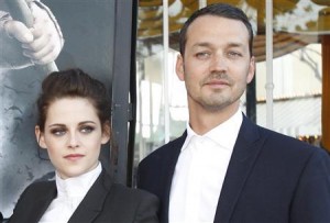  Istri Rupert Sanders Larang Suaminya Main Bareng Kristen Lagi 