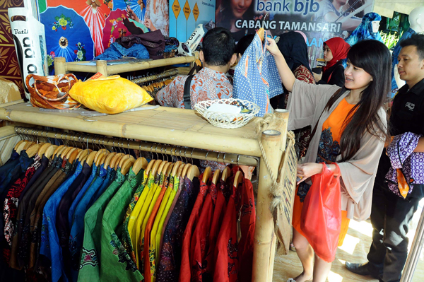  FOTO: Berburu Fashion di Bazaar Bulan Berkah Bersama Waroeng bjb