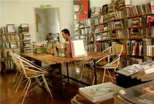  Kineruku, Perpustakaan Layaknya Rumah Sendiri