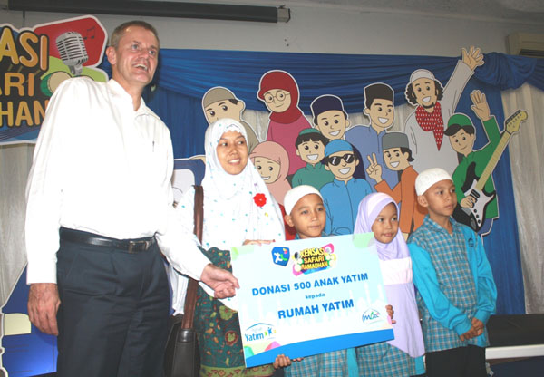  Berbagi Dengan Sesama XL Salurkan Donasi Ramadhan