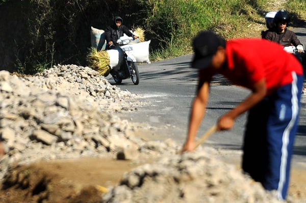  FOTO: Hadapi Arus Mudik, Jalan Cijapati Diperlebar