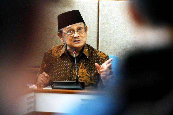  FOTO: Habibie Hadiri Upacara Hakteknas ke-17 di Bandung