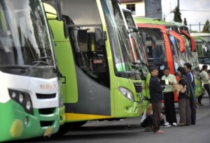  ARUS MUDIK: Ribuan Pemudik Padati Terminal Bus Sukabumi