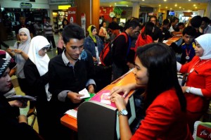  MUDIK LEBARAN: Aktivitas Mudik Di Bandara Husein Mulai Menggeliat