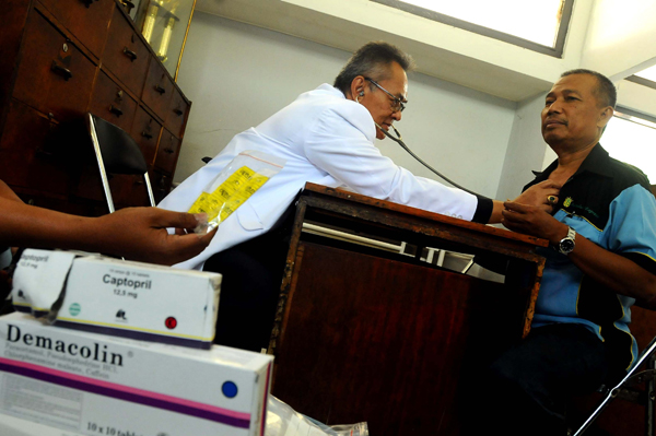  FOTO: Cek Kesehatan Sopir Bus Di Terminal Cicaheum