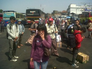  ARUS MUDIK: Calon Penumpang Terminal Cicaheum Terlantar