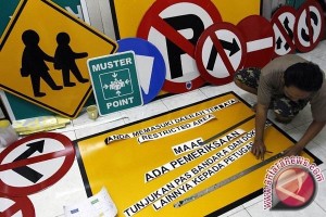  Dishub Bandung Barat Pasang 450 Rambu Lantas