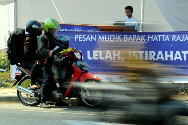  FOTO: Kapolda Jabar Ingatkan Pemudik Gunakan Bus Daripada Sepeda Motor