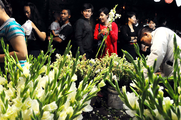  FOTO: Bunga Sedap Malam Diserbu Pembeli