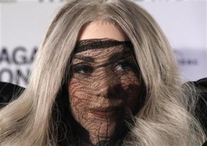  SKANDAL KERAJAAN INGGRIS: Lady Gaga Senang Lihat Pangeran Harry Bugil 