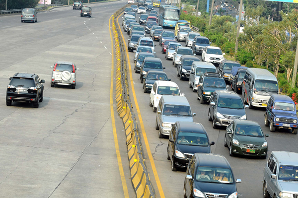  FOTO: 35.000 Kendaraan Tinggalkan Kota Bandung Melalui Gerbang Tol Pasteur