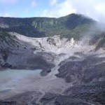  WASPADA TANGKUBANPARAHU: Masih Ada Aktifitas Gempa, Jauhi Kawah Ratu