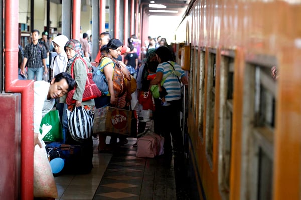  FOTO: Arus Balik H+7, 6.000 Penumpang Turun di Stasiun Kiaracondong