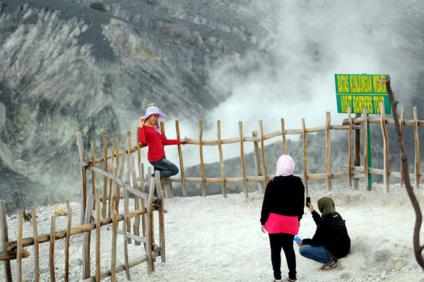  FOTO: Status Waspada, Aktivitas Objek Wisata Tangkubanparahu Normal