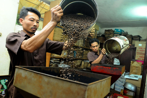  FOTO: Aksi Spekulan Dorong Harga Kopi Merosot 40%