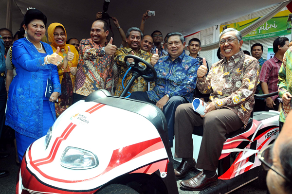  FOTO: SBY Tinjau Pameran Mobil Listrik Karya Anak Bangsa di Bandung