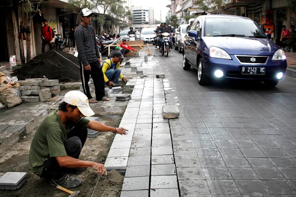  FOTO: Jalan Braga Kembali Diperbaiki