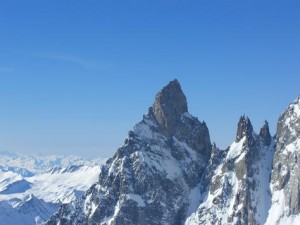  HOTEL EKSTREM: Berada di Puncak Alpen dengan Ketinggian 1.000 kaki