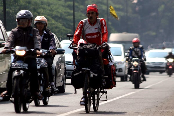  Foto: Asep Sudrajat Bersepeda dari Bali ke Arab Kampanyekan Perdamaian