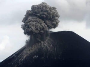  GUNUNG ANAK KRAKATAU: Masih Dinyatakan "Waspada"