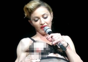  Madonna Rela Buka Baju Demi Obama