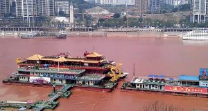  Warna Sungai Yangtze Berubah Jadi Merah
