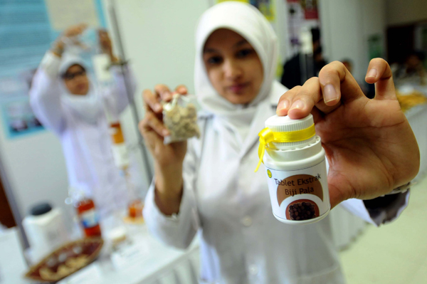  FOTO: Farmasi Unpad Temukan Obat Antidiabetes dari Buah Pala