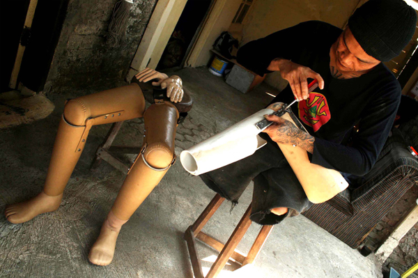  FOTO: Kelompok Kreativitas Difabel Ciptakan Kaki & Tangan Palsu